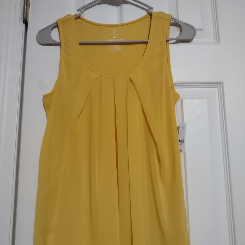 NWT Beautiful yellow blouse